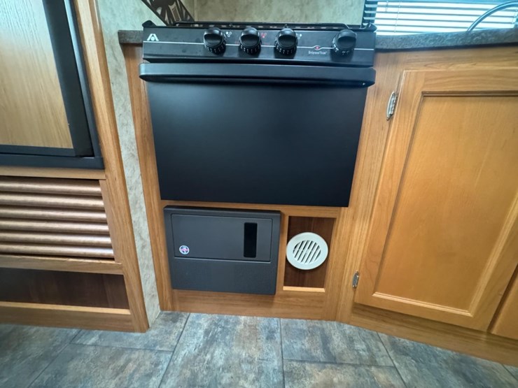 #2285-•-2010-keystone-bullet-250rks-camper-image-25