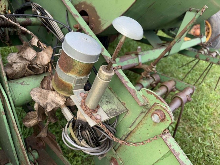 john-deere-494a-4r38”-planter,-markers,-fert-boxes,-autolube-greaser,-works,-*must-be-removed-in-10-image-12