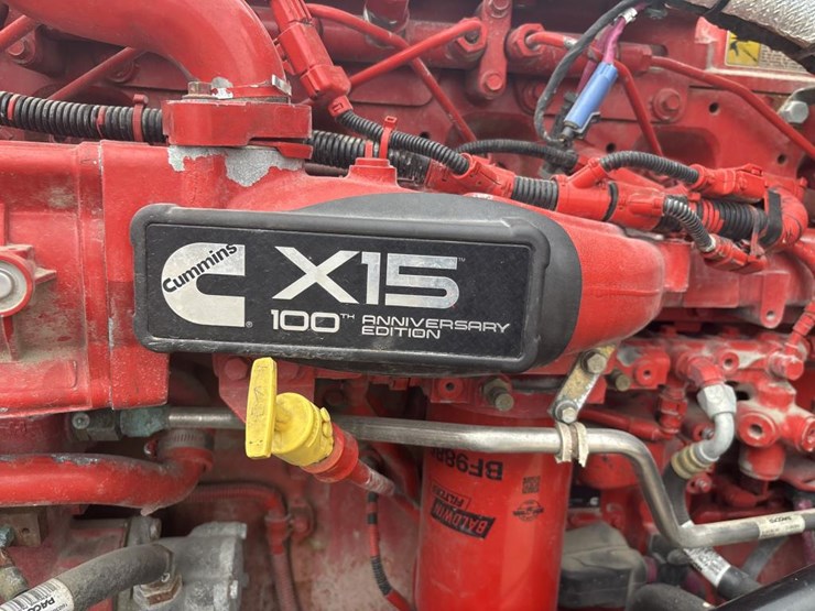2020-peterbilt-389-image-24