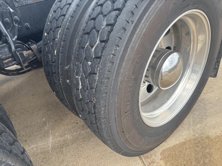 2020-peterbilt-389-image-70