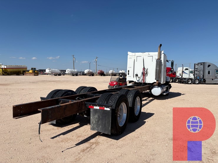 2006-freightliner-columbia-120-image-3