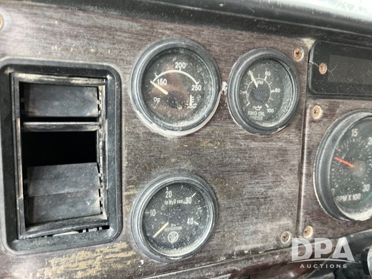 1989-freightliner-day-cab-truck-(jn0784,-unit-06815)-image-58