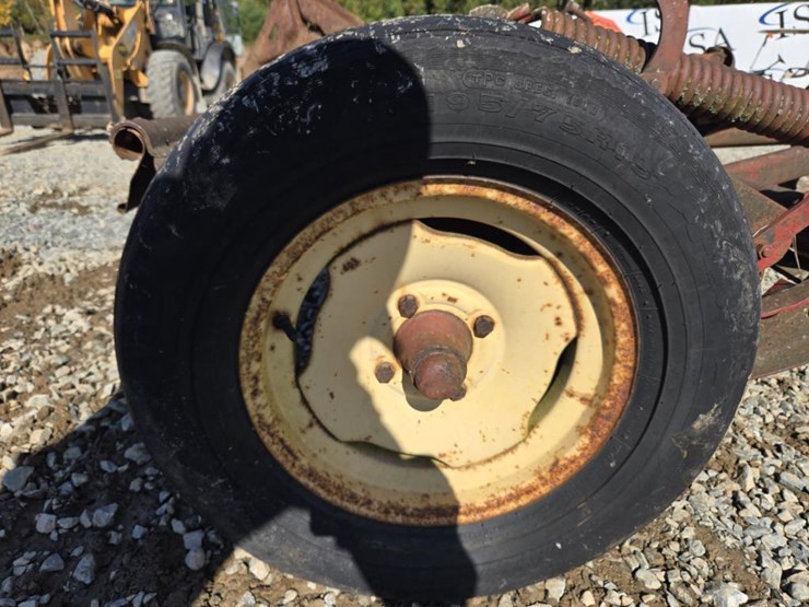 new-holland-404-image-15