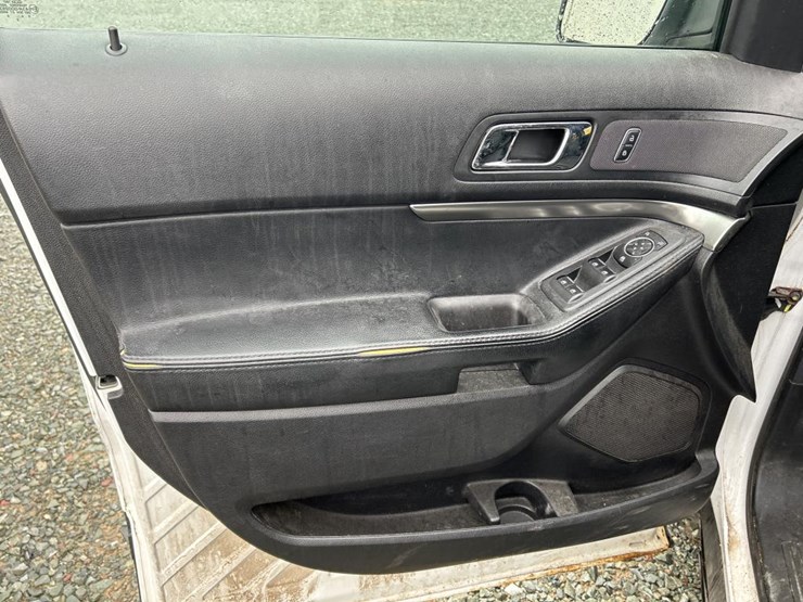 2017-ford-explorer-image-37