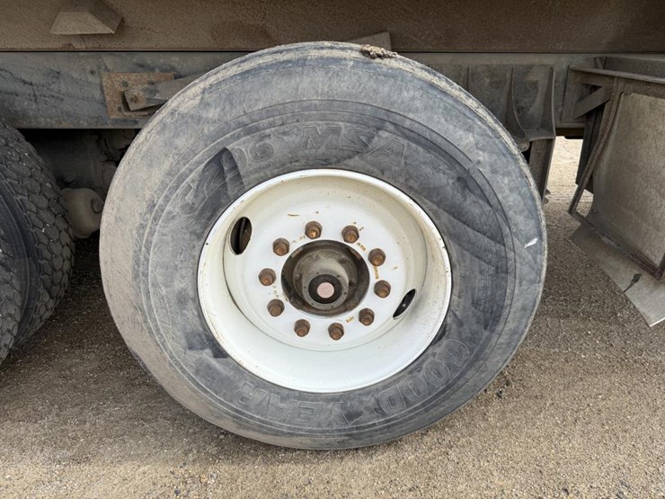 1995-ford-l9000-image-35