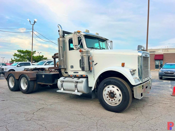 2006-freightliner-fld120-image-1