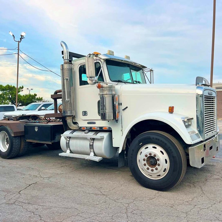 2006 FREIGHTLINER FLD120