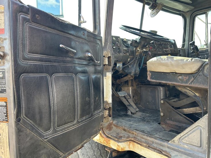 1995-mack-dm690s-image-64