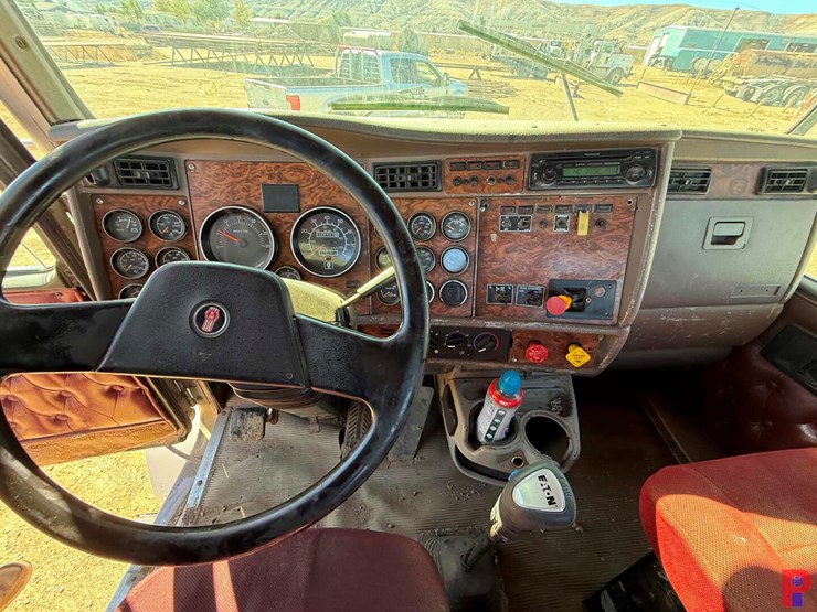 2001-kenworth-t800-image-19