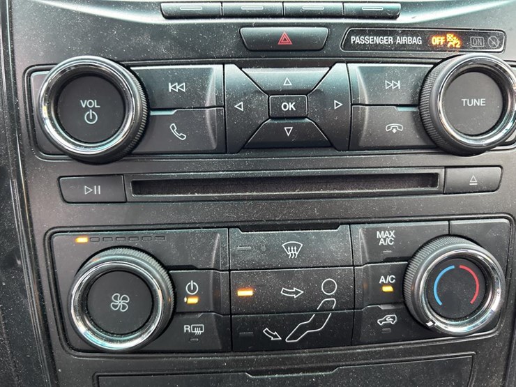 2017-ford-explorer-image-42