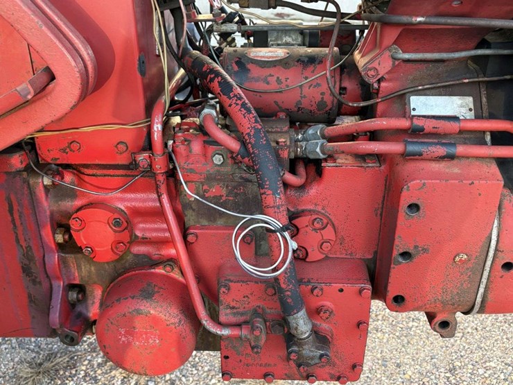 1971-farmall-656-hydro-diesel-tractor,-fenders,-wf,-540-pto,-3pt,-2-hyd,-16.9-38-rears,-7.50-16-fron-image-34