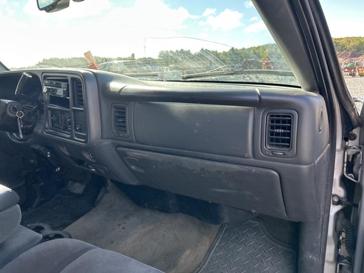 2005-gmc-2500-image-50