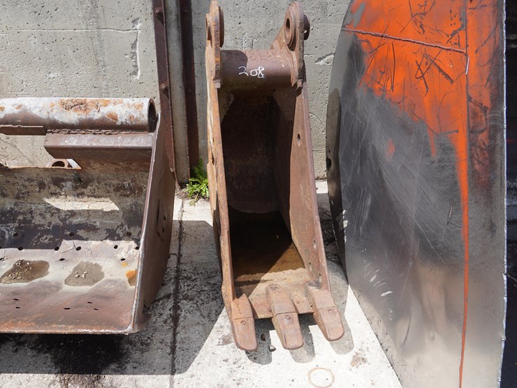 #208-•-geith-excavator-bucket-image-1