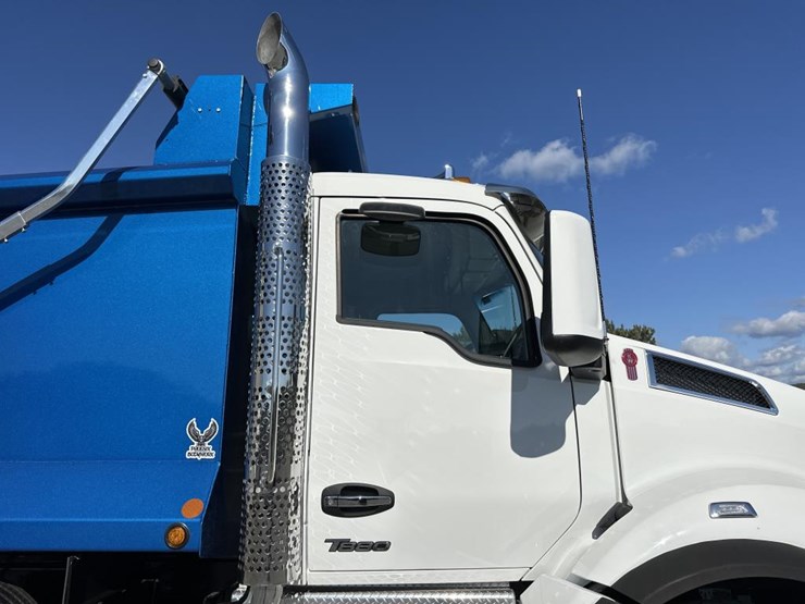 2025-kenworth-t880-image-20