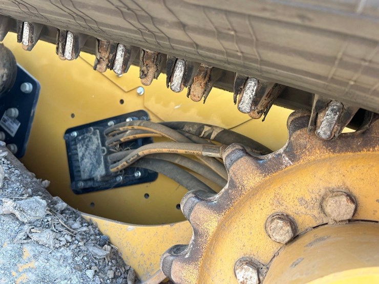 2024-caterpillar-299d3-image-23