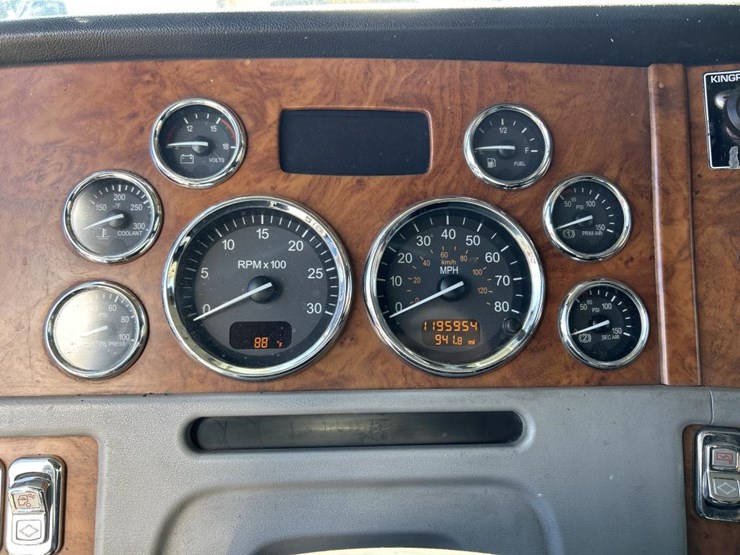 2007-peterbilt-386-image-74