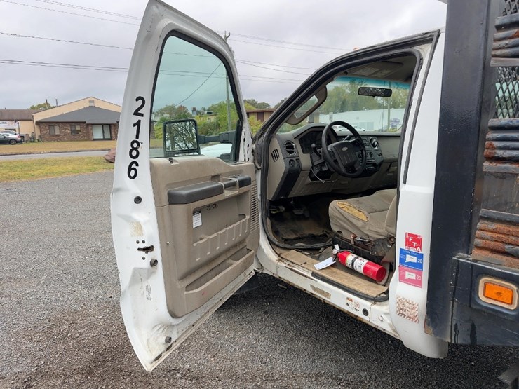 2008-ford-f550-xlt-image-15