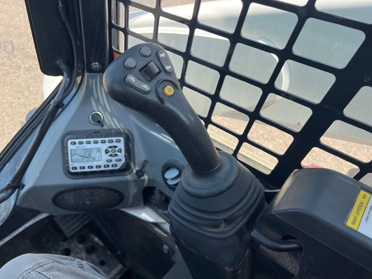 2023-bobcat-t770-image-28