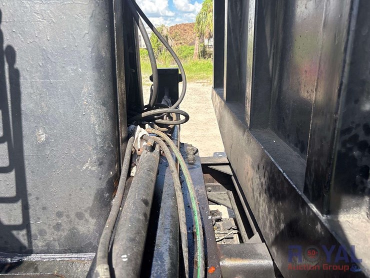 2015-peterbilt-337-image-39