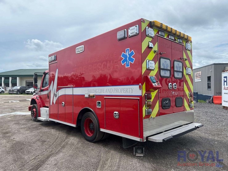 2016-freightliner-m2-106-braun-ambulance-image-4