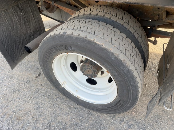 2004-ford-f550-xl-image-9