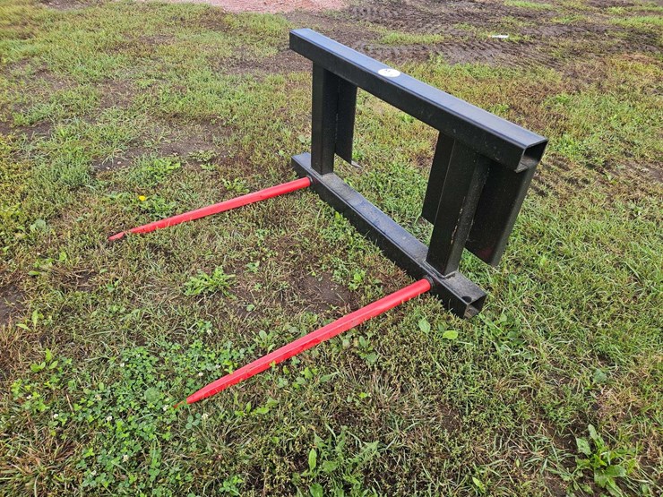 m&j-oldenburg-mfg-single-bale-spear,-skid-loader-quick-attach-image-1