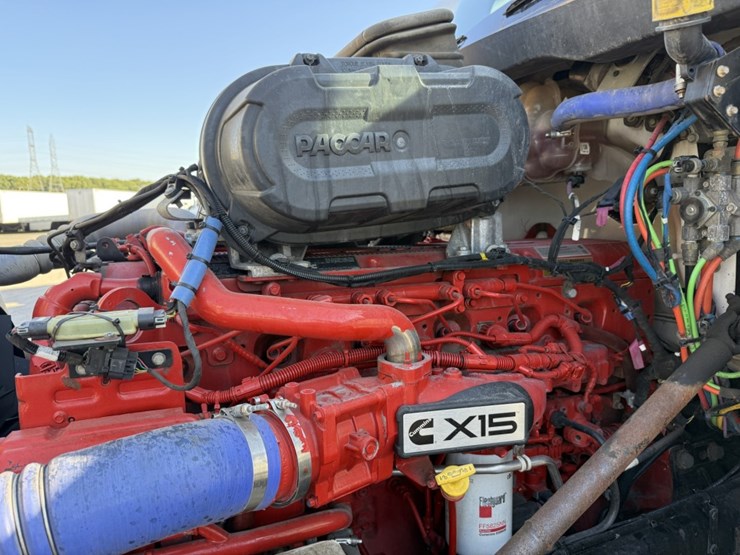 2022-peterbilt-579-image-14