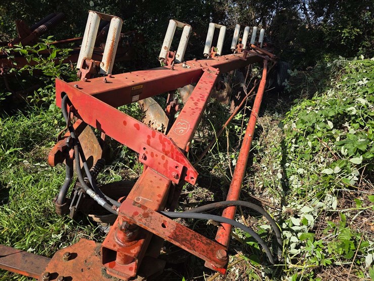 ih-720-–-5-bottom-20”-semi-mount-plow,-auto-reset,-all-wear-parts-are-good,-missing-one-coulter,-use-image-4