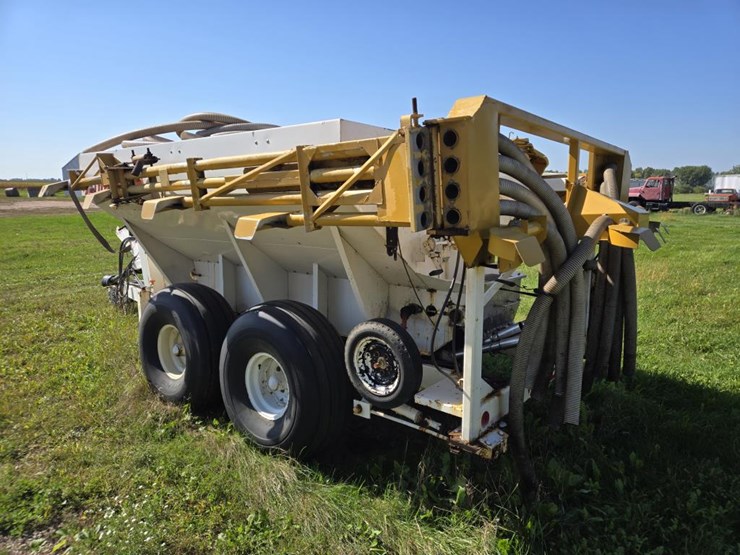 #2992-•-tyler-fluid-air-6-ton-dry-fertilizer-spreader-image-3