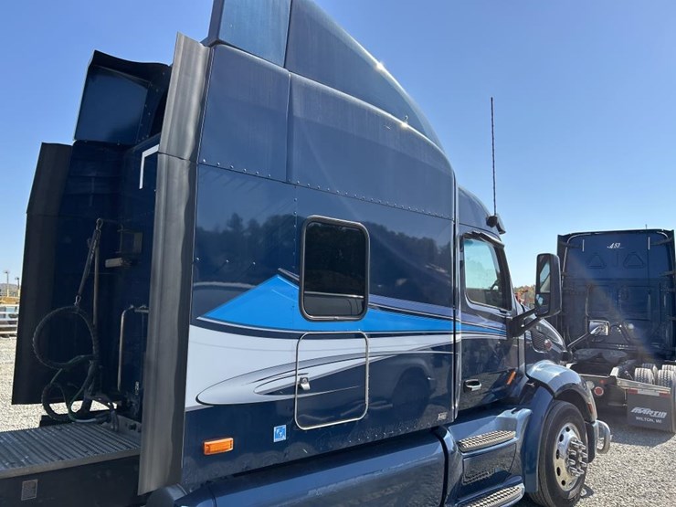 2019-peterbilt-579-image-14