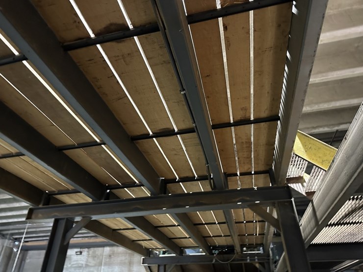 #1589-•-50'-lumber-deck-image-17