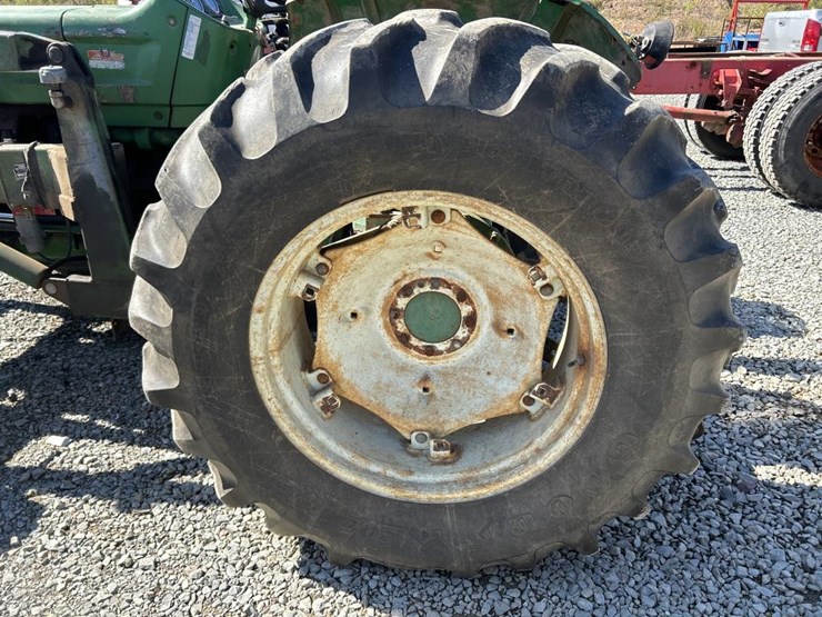#5217-•-oliver-tractor-w/-loader-image-57