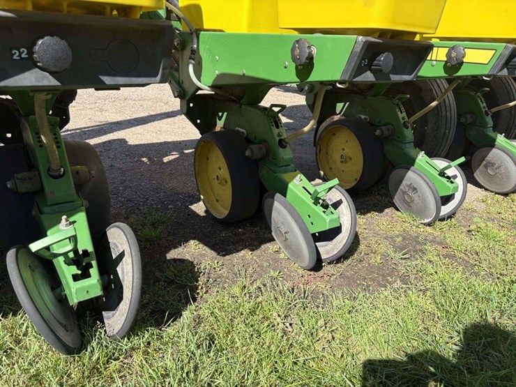 john-deere-7200-image-30