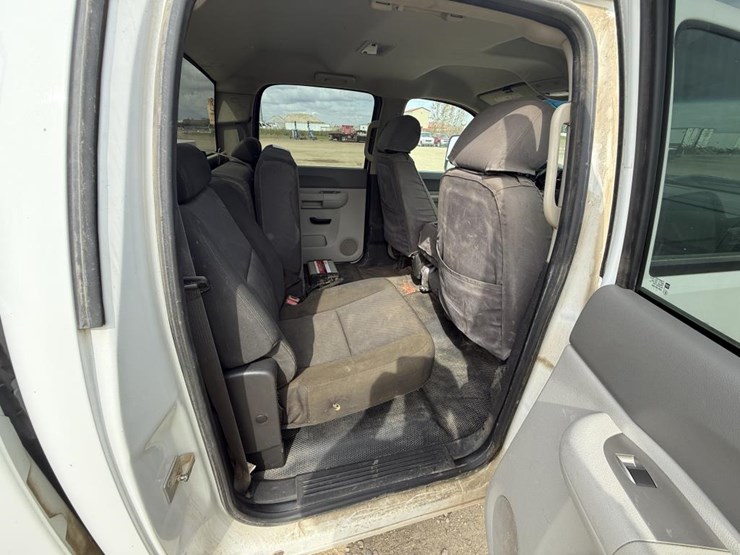 2011-gmc-2500hd-image-55