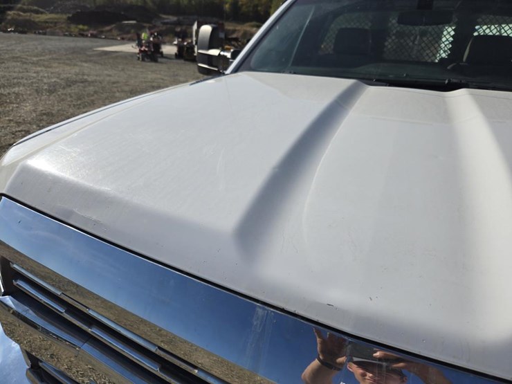 2015-chevrolet-3500-image-13