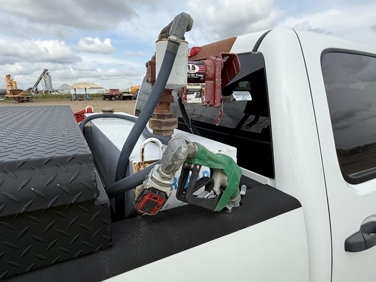 2011-gmc-2500hd-image-33