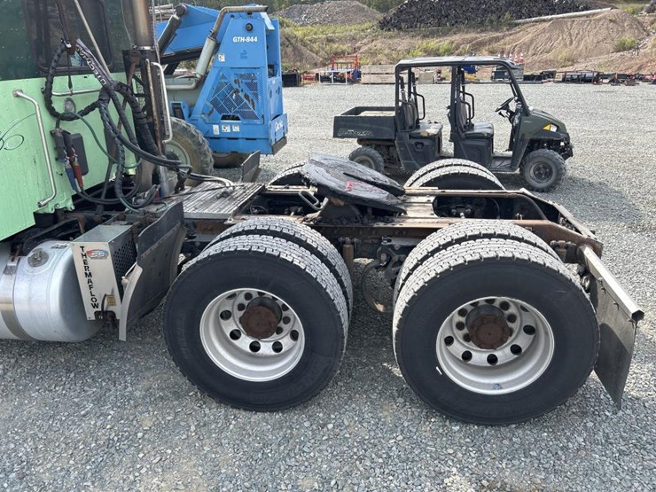 2015-peterbilt-579-image-17
