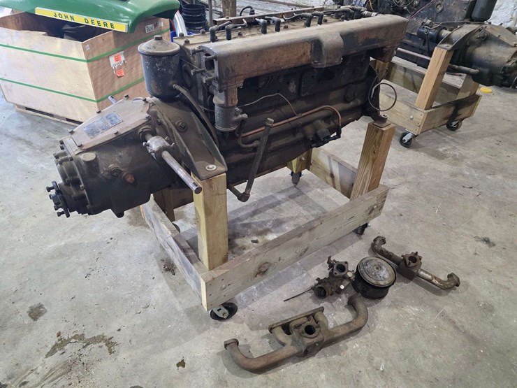late-model-pontiac-inline-8-engine-converted-to-marine-use-by-kermath,-loose-and-in-excellent-condit-image-1