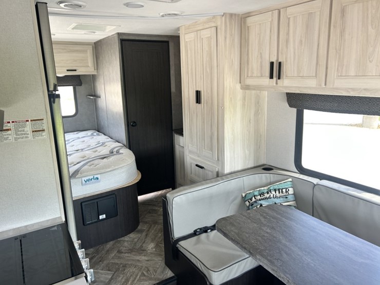 2022-ford-e350-image-43