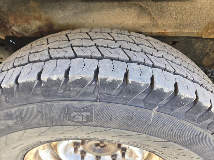 2013-ford-cargo-image-51