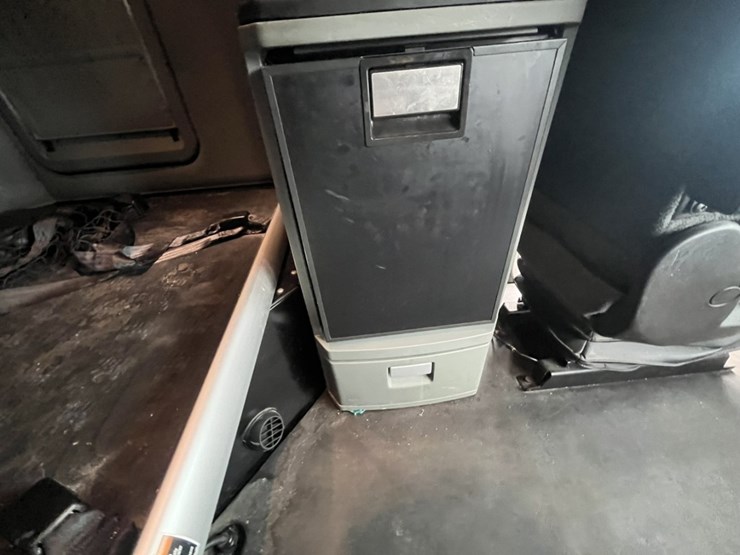 2020-kenworth-t680-image-134