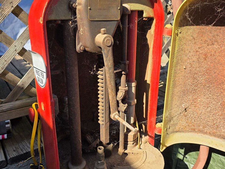 gilmore-ethyl-gasoline-pump,-working-order-(early-gilbert-and-barker-non-visible-pump)-image-10