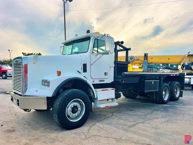 2006-freightliner-fld120-image-2