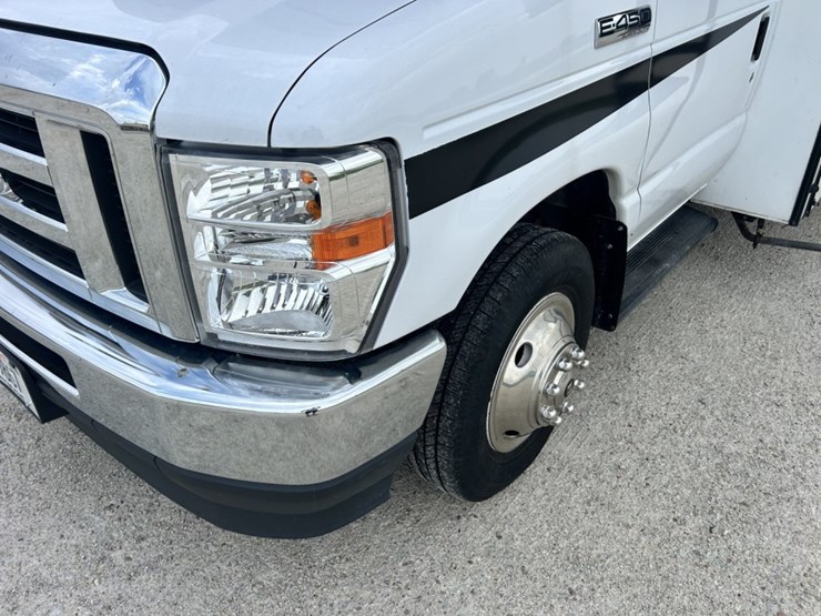 2021-ford-e450-image-9
