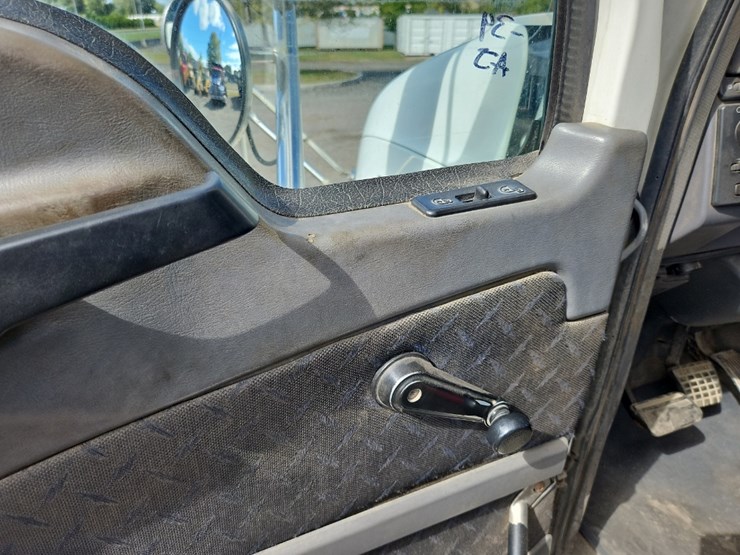 2012-mack-pinnacle-cxu613-image-19