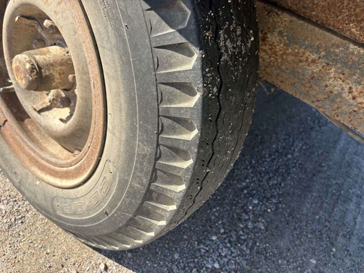 5th-wheel-trailer,-16’,-80”-wide,-42”-sides,-steel-floor-and-sides,-hoist,-tandem-axle,-7.00-15-tire-image-10