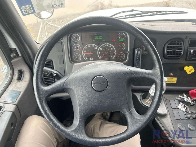 2019-freightliner-m2-106-8.5-cuyd-street-sweeper-truck-image-10