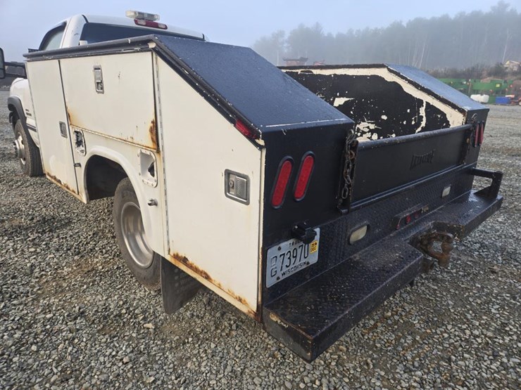 2005-chevrolet-3500-image-18