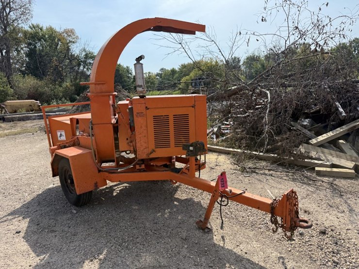 #1233-•-towable-wood-chipper-image-7