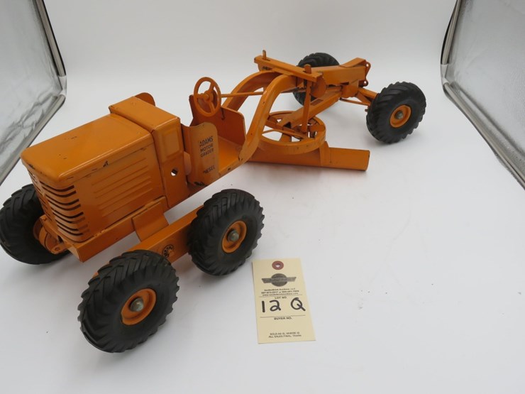 doepke-model-toys-adams-grader-image-3